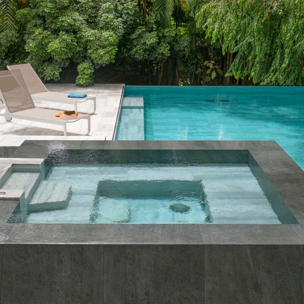overflow pool and spa by Joan Roca Master Pool Designs