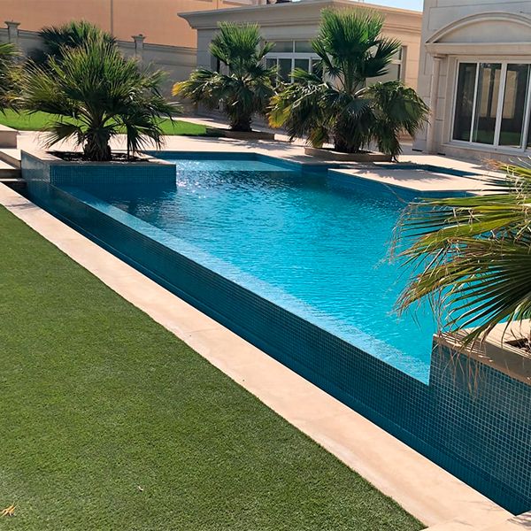 private infinity pool in a project by La Vita Landscapes
