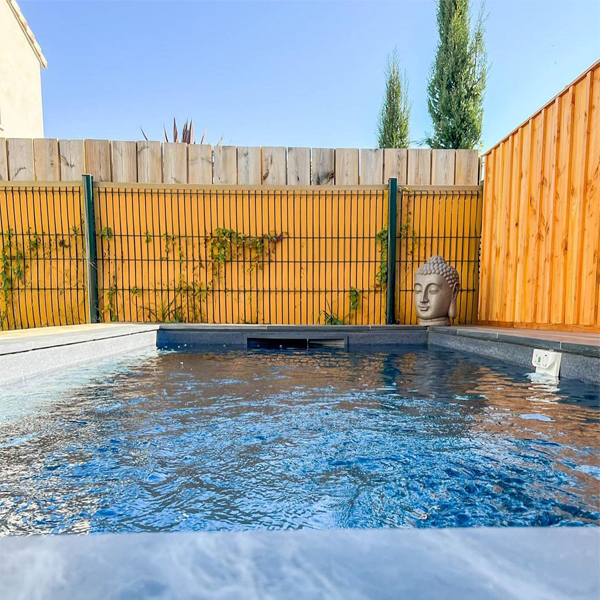 mini pool in a small patio by Infinity Pool Bordeaux