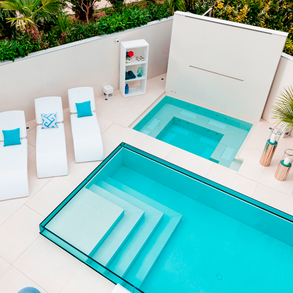 Piscina Transparente con superficie blanca