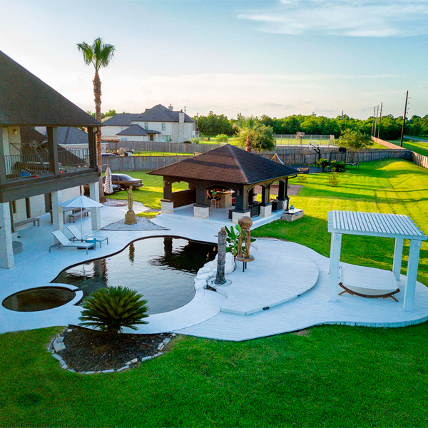 black pool and spa by J´s Pools and Spas