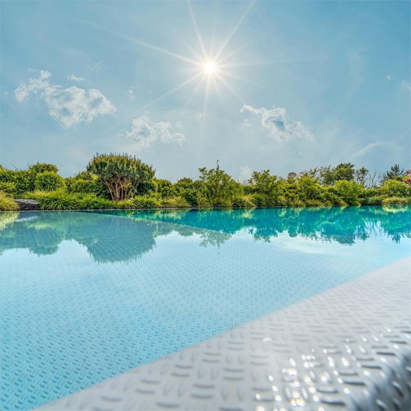 steel infinity pool by Kuehne Pool Wellness