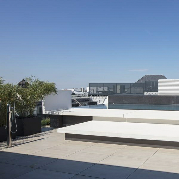 black infinity pool in rooftop