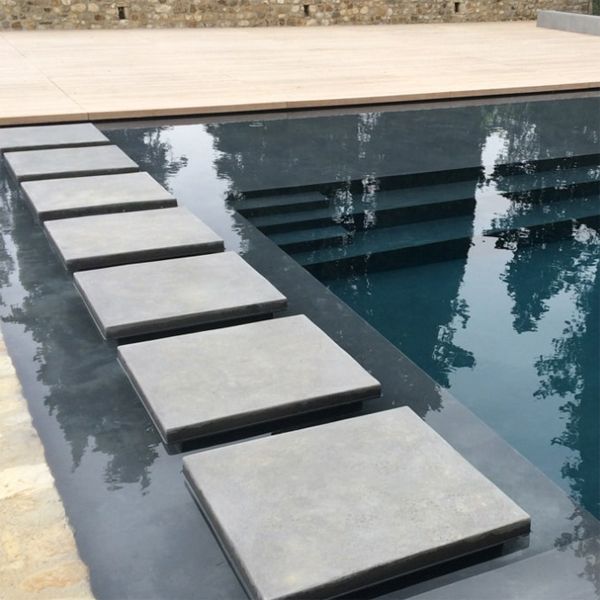 floating steps in a custom infinity pool by Garden Pool
