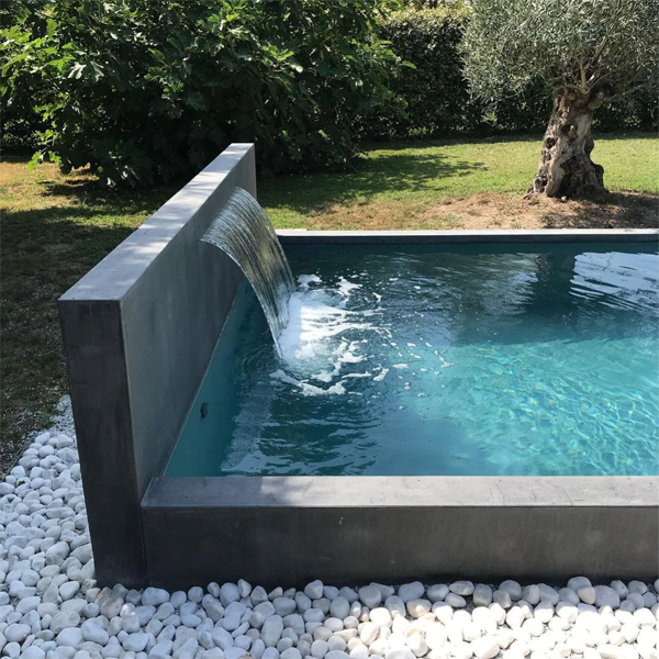 overflow lap pool by Lyneo Piscines