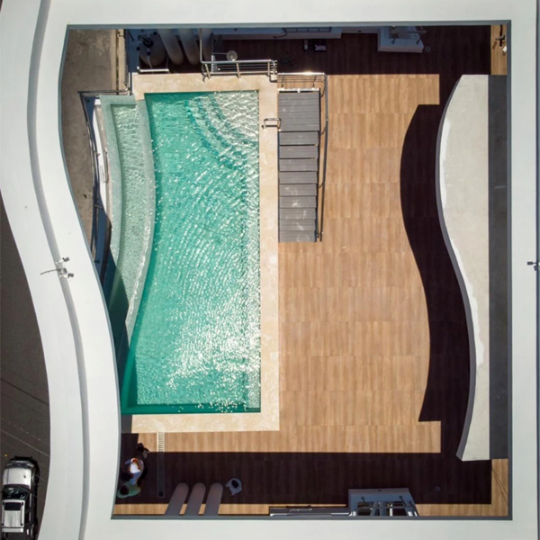 infinity pool on a rooftop by Insercom