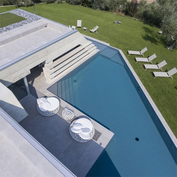 luxuty infinity pool by Officina Dolcevita (Piscine Castiglione)