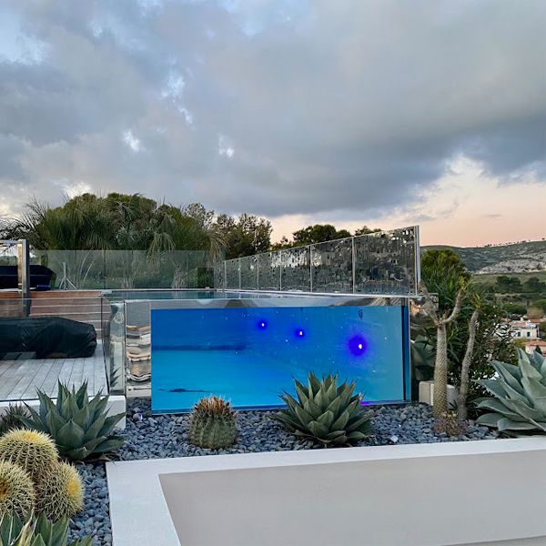 Excluxive transparent infinty pool in a rooftop, by Le Bassin Francais