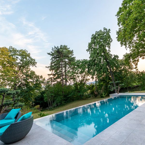 stylish infinity pool with mobile floor, by Côté Jardin