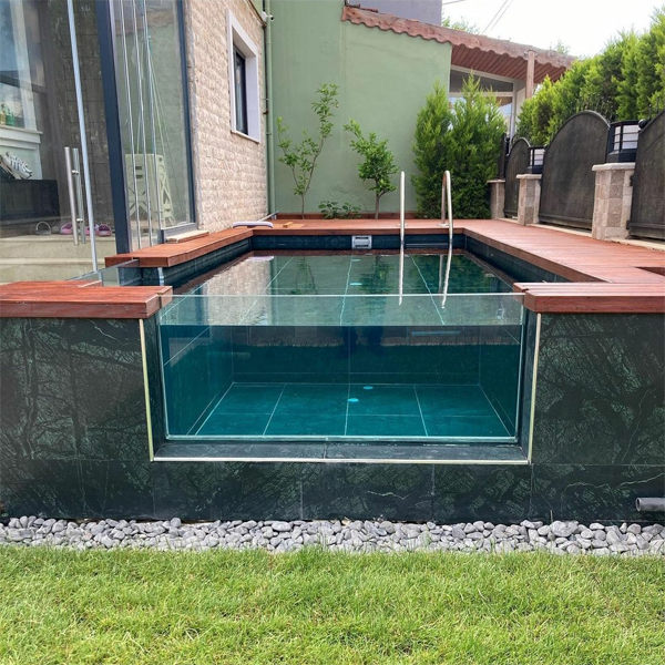 minipool with a transparent wall