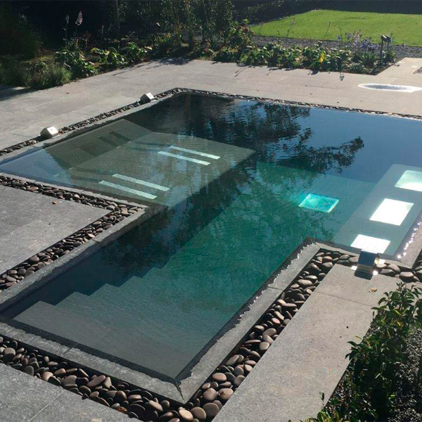 gran zona spa en jardín