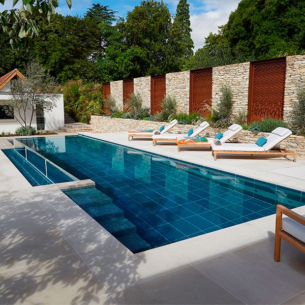 transparent infinity pool and private spa by Guncast