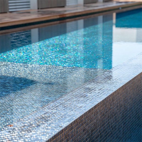 glass mosaic tile coating in an infinity pool by MCR Piscines