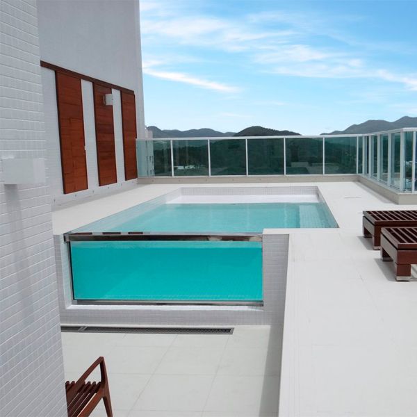 above ground mini pool with transparente window, by Piscinas de Vidro
