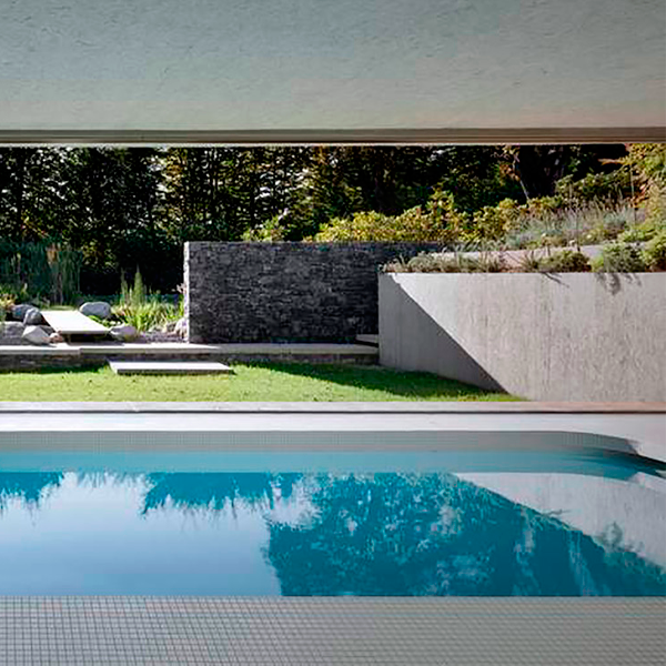Vistas al exterior desde la piscina del roccolo