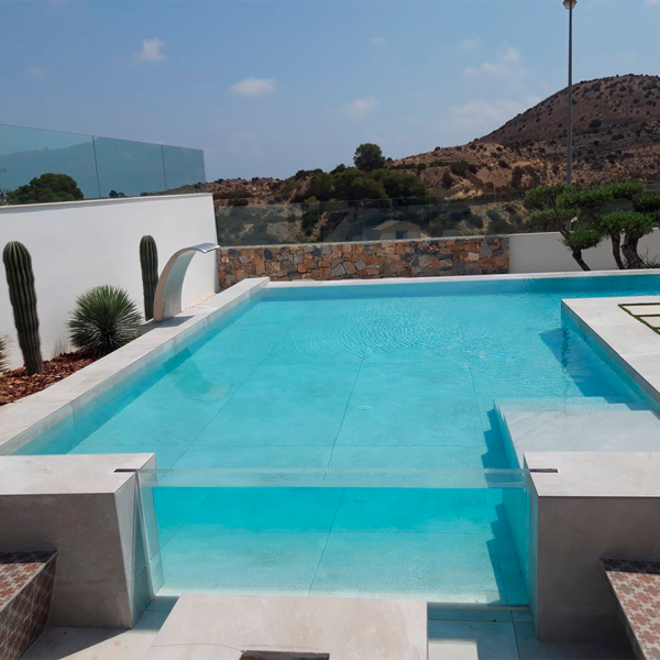 overflow swimming pool with a transparent wall