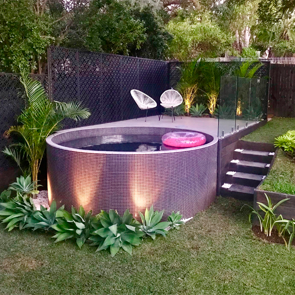 rounded above ground plunge pool