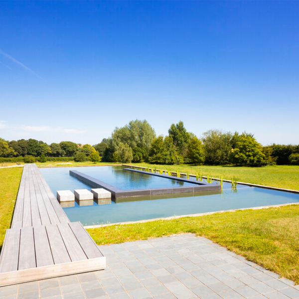 natural infinity pool by Demooistez Zwembaden