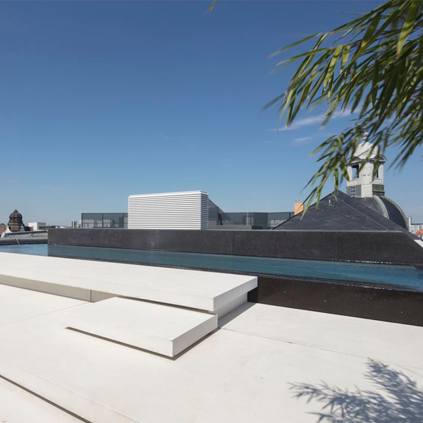 black infinity pool in rooftop