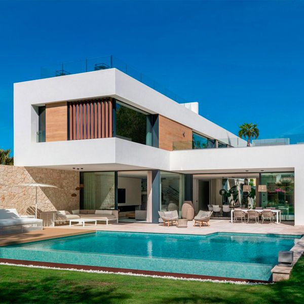 private infinity pool in a project by Jaime Salvá