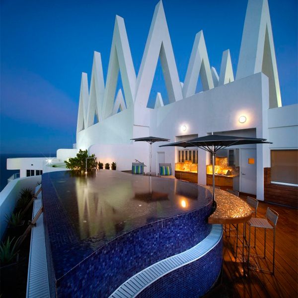 infinity mini pool in a rooftop, in a project by Pepe Calderin Design