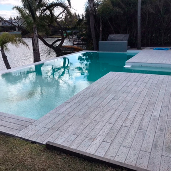 white infinity pool by Piscinas Zumaac
