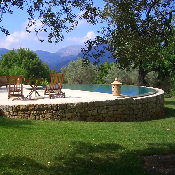 rounded infinity pool by Antonio Obrador