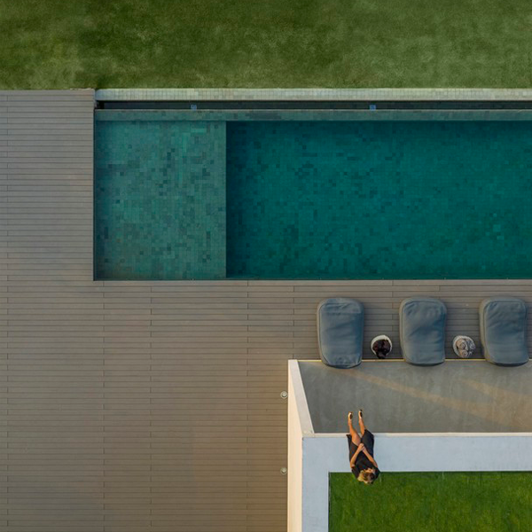 VISTA AEREA PISCINA MINIMALISTA