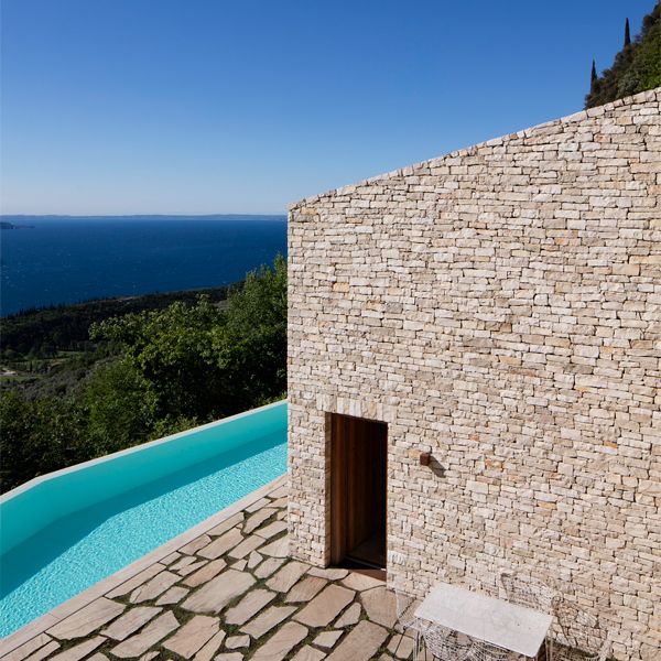 unique infinity pool in a project by Bernhard Architekten