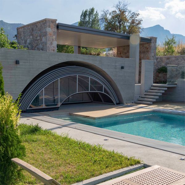 A unique infinity pool, in a modern project by Michalopoulou Touloumis, with a pool cover