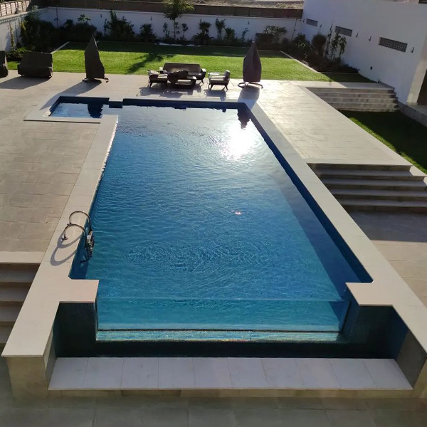 transparent infinity pool by Alpha Pools Oman