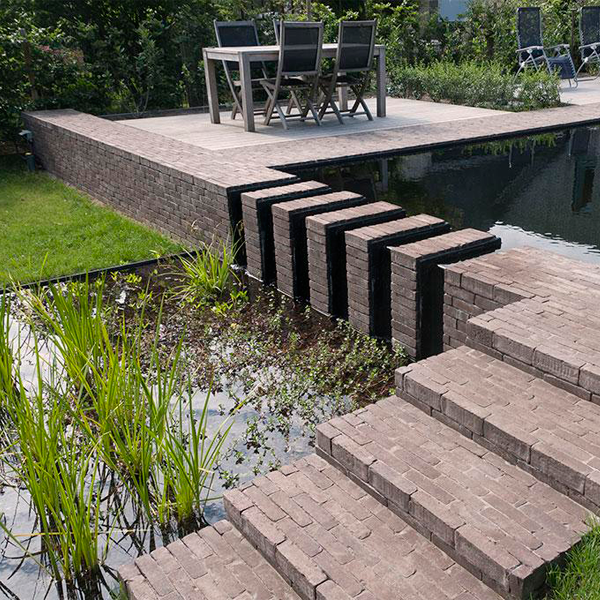 overflow black natural pool in a project by Green Architects
