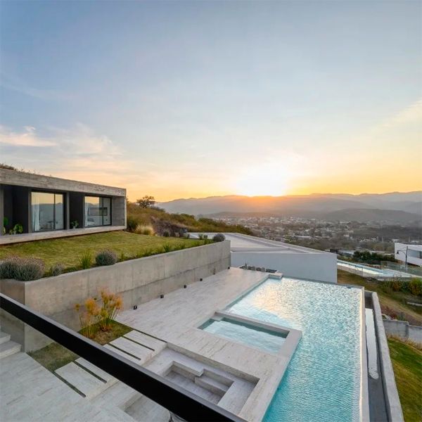 lap pool with spa, in a project by Federico Urfer Arquitecto