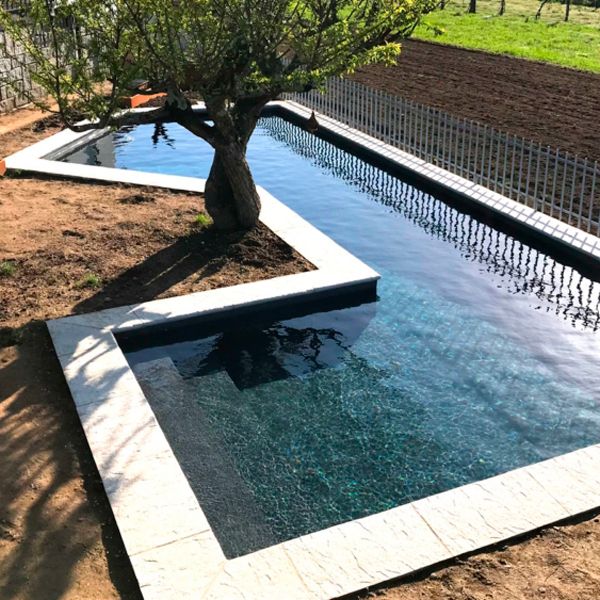 geometric private pool by Mabi Piscinas