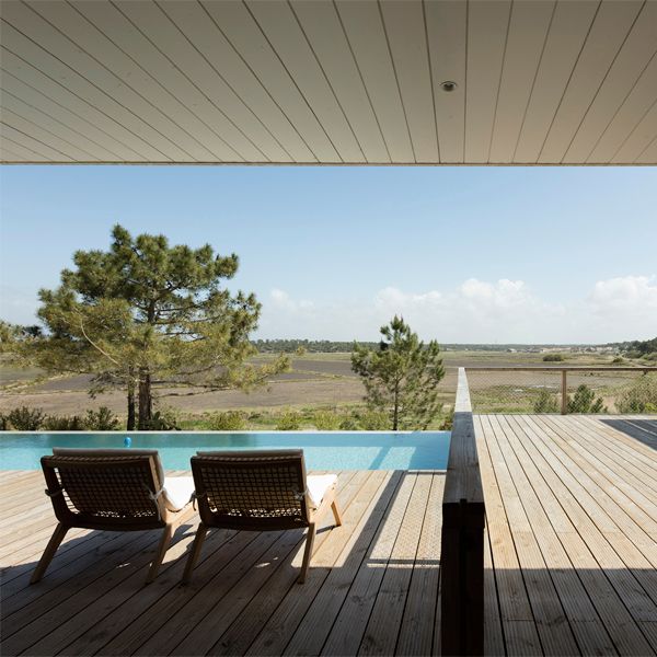 infinity pool in a project by Pereira Miguel Arquitectos