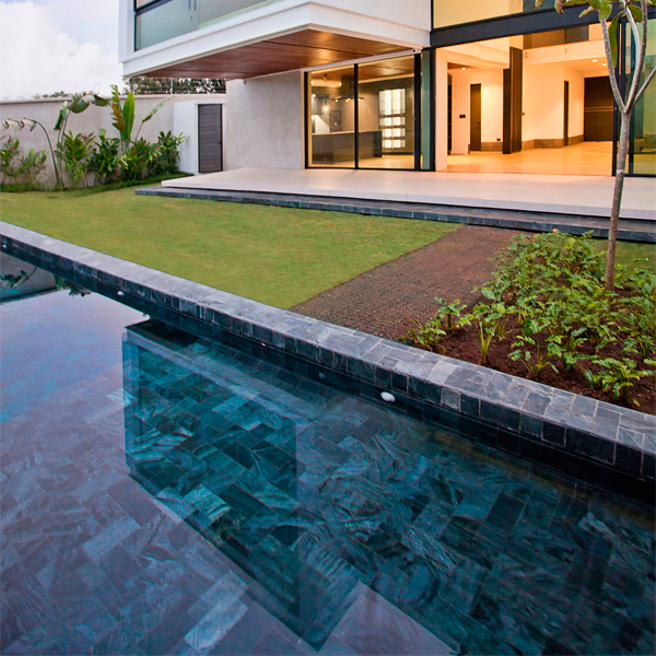 private pool with coating in natural stone, by QBO3