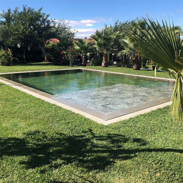 mirror pool by Seisan Piscinas