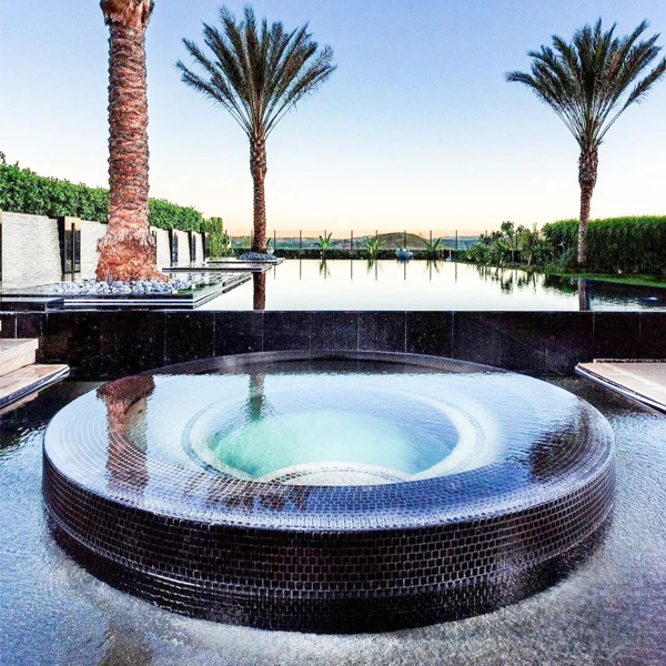 infinity pool and spa by Al Jazeera Pools