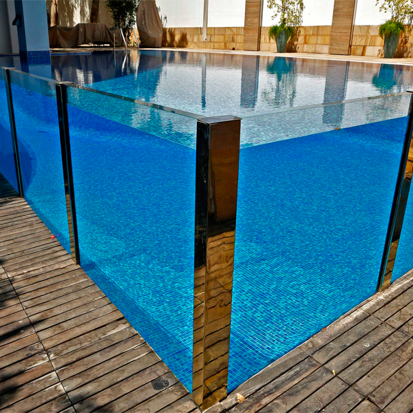 transparent underwater windows in overflow pool
