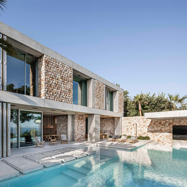 infinity pool design and house architecture by Beef Architekti