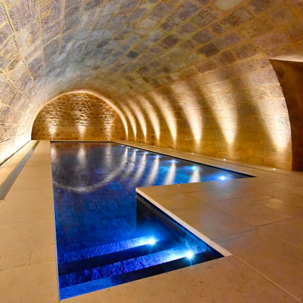 An unique indoor pool by Agretec Carrebleu