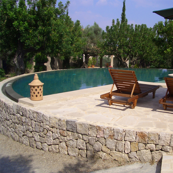 rounded infinity pool by Antonio Obrador