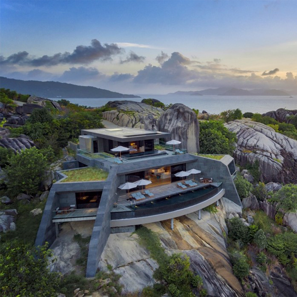 two pools: an infinity pool and a transparent pool in a great project by Studio RHE