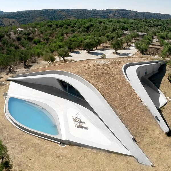 A unique overflow pool by Lassa Architects