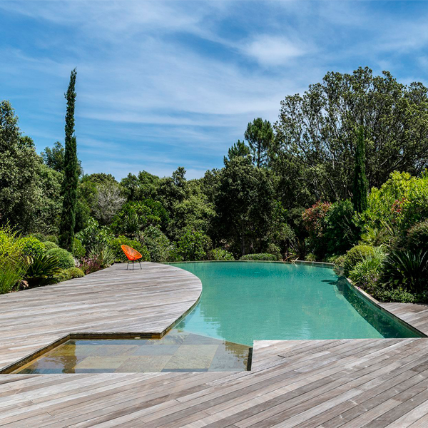 private luxury infinity pool by Vert Turquoise