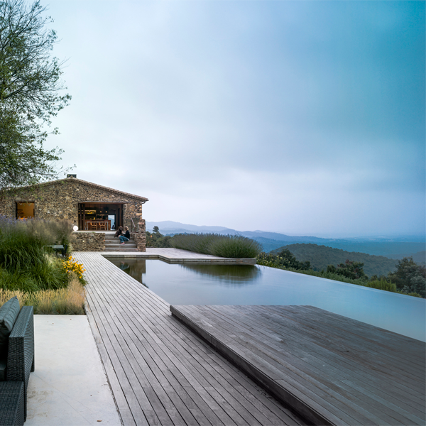 infinity natural pool in a Zest Architecture project