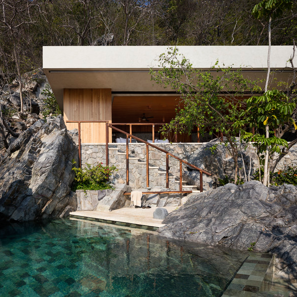 A unique infinity pool with beach view by CDM Casas de Mexico