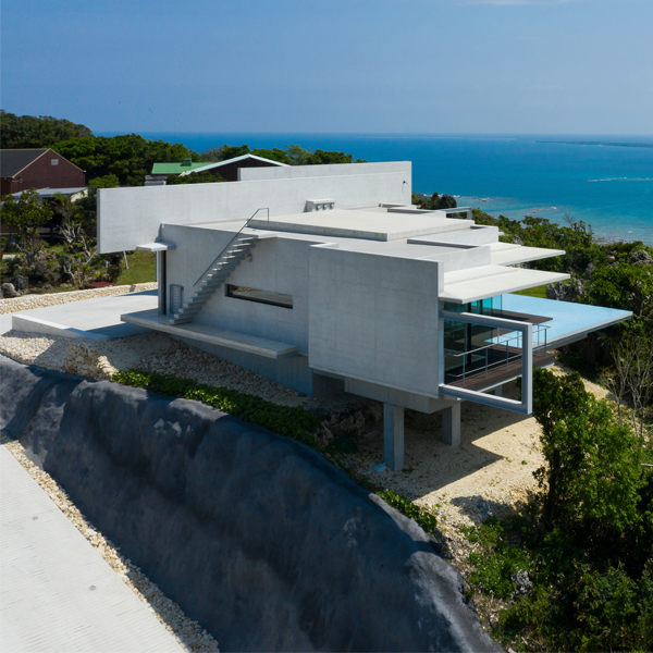 modern house with infinity pool by Kidosaki Architects Studio