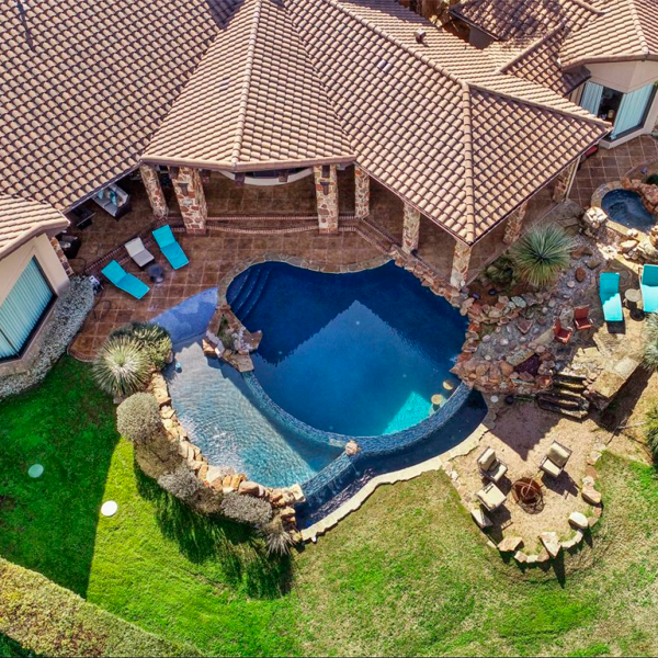 private overflow pool by Hines Pools