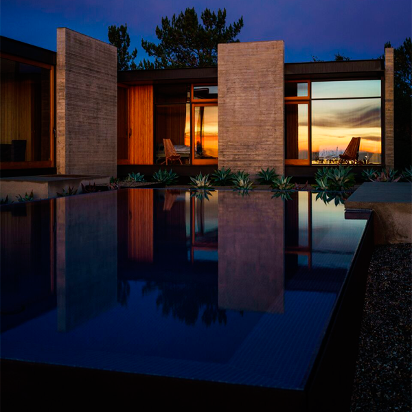 infinity pool at night, by Sant Architects